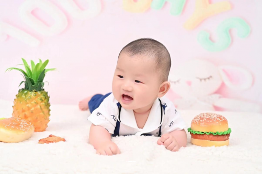 栖霞宝宝在妈妈肚子里